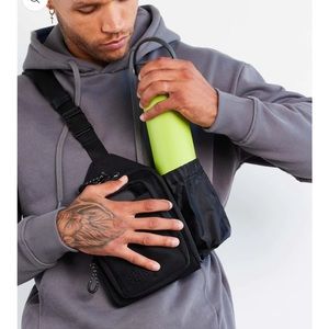 BEIS sport sling NWT